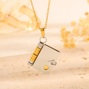 Collier en or plaqué incroyablement élégant avec pendentif livre gravé 'Meilleurs vœux', bijou d'amour, chaîne à maillons, cadeau d'anniversaire ou de remise de diplôme pour sœur - Product Image 2