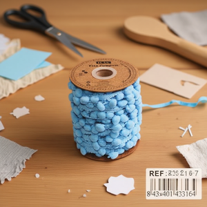 Nastro con pompon 2 cm x 18 m per artigianato e decorazioni - Product Image 3