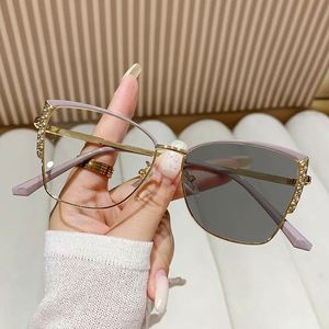 Gafas de Sol de Moda con Logotipo Personalizado 2025, Lentes de Metal que Cambian de Color, Protección UV400, Fotocromáticas, Anti Luz Azul para Mujer - Product Image 5