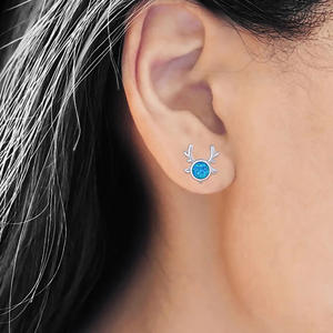 Boucles d'oreilles clous en argent E3769 en forme de cerf avec opale blanche sertie clos, bijoux fantaisie mignons pour femme, cadeau - Product Image 4