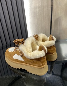 Botas de Nieve con Cordones y Suela Gruesa de Piel, Cómodas y Unisex, Diseño de Moda 2026 - Product Image 2