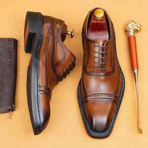 รองเท้าหนังแบบ Brogue สำหรับผู้ชาย หัวเหลี่ยม แบบผูกเชือก หนังแท้ พื้นยาง เหมาะสำหรับใส่ทำงาน ใส่ได้ทุกฤดู - Product Image 3