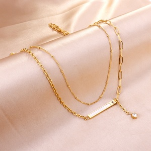 Collier pendentif double chaîne en acier inoxydable plaqué or 18 carats, motif astronaute diamanté, design tendance - Product Image 2