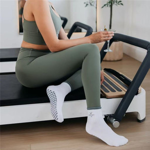 Calcetines <span class=keywords><strong>de</strong></span> Yoga <span class=keywords><strong>de</strong></span> Algodón con Logotipo Personalizado <span class=keywords><strong>de</strong></span> Primera Calidad, Calcetines Deportivos Antideslizantes, Calcetines <span class=keywords><strong>de</strong></span> Pilates con Agarre, Calcetines <span class=keywords><strong>de</strong></span> Alta Calidad - Product Image 3