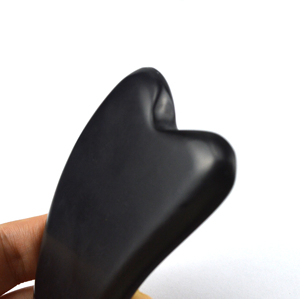 2025 prodotto di vendita caldo nero pietra Bian a forma di cuore Gua Sha strumento di massaggio viso massaggiatore Guasha <span class=keywords><strong>per</strong></span> Spa <span class=keywords><strong>meditazione</strong></span> rilassante - Product Image 4