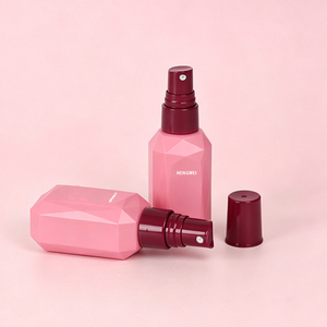 고급 PET 플라스틱 독특한 하트 모양 병 무광 미세 스프레이 50ml 향수 토너 페이스 크림 스킨케어 포장 용기 - Product Image 1