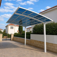 Abri de voiture personnalisé en polycarbonate solide 5,8 m avec plaque en polycarbonate courbée