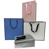 Sac cadeau pliable réutilisable en papier kraft brun avec logo personnalisé, ruban imprimé léopard, poignée en ruban, matériaux recyclés, taille personnalisée