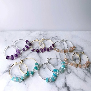 Boucles d'oreilles créoles en acier inoxydable avec perles de pierres précieuses, pierres naturelles colorées, résistantes à l'eau, inaltérables, hypoallergéniques, plaqué or 18 carats - Product Image 4