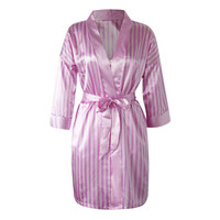Vente en gros Vêtements de nuit en satin de soie et dentelle Shorts Ensemble pyjama 3 pièces pour femmes avec peignoir