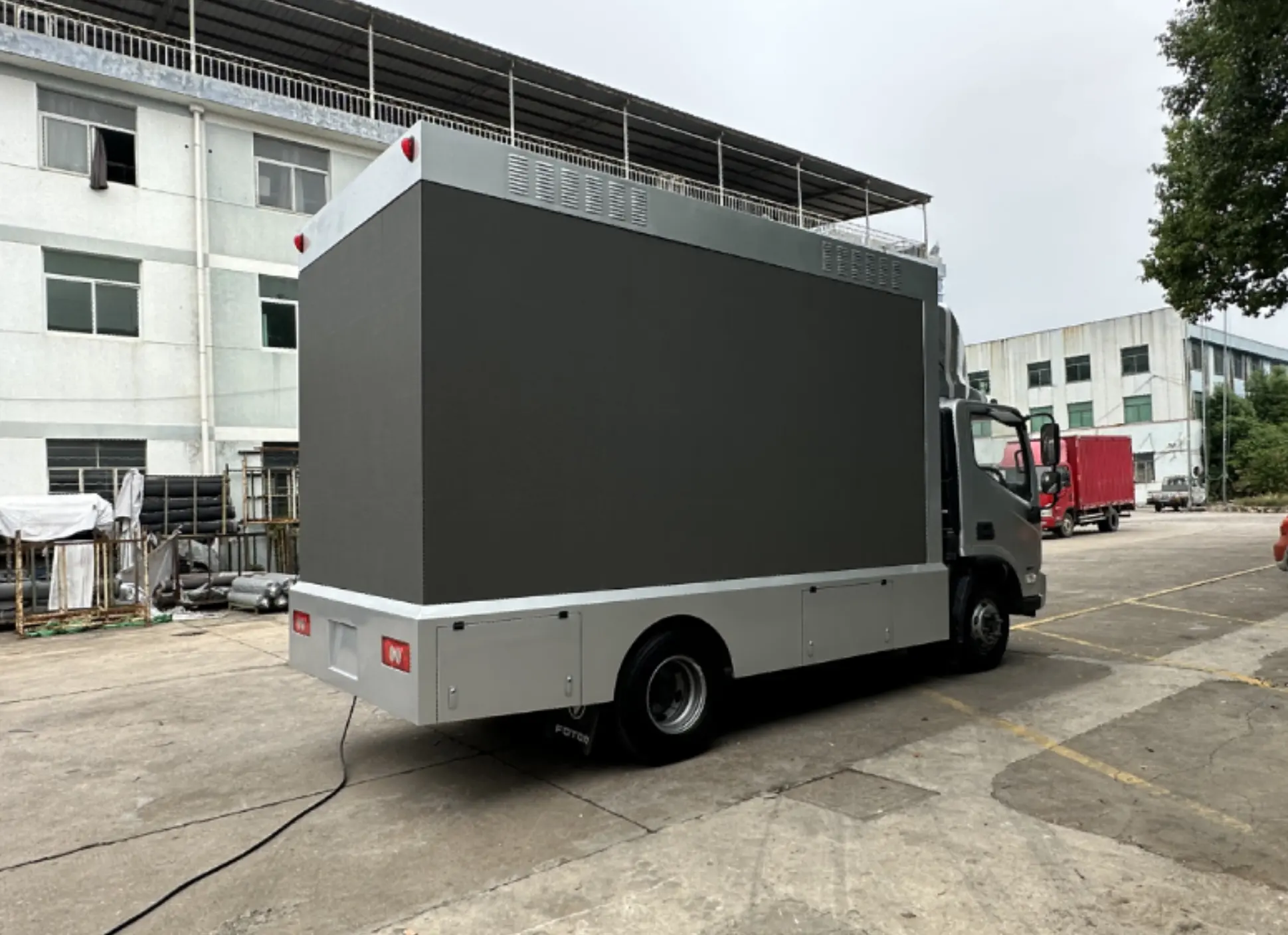 Diskon besar P3.91 pabrik 2021 3 sisi 3D iklan bergerak truk dipasang acara Natal papan iklan digital led untuk dijual