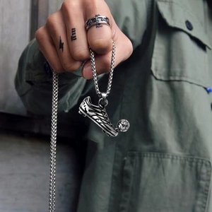Collana con Ciondolo a Forma di Scarpa da Calcio, Gioielli Hip Hop per Tifosi, Accessorio per il Giorno della Partita, Decorazione Sportiva - Product Image 3