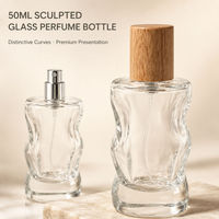 Flacon de parfum en verre sculpté de 50 ml avec bouchon en bois, conteneur vide pour vaporisateur de parfum, emballage personnalisé avec logo