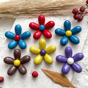 Cuentas de Resina Brillantes con Forma de Flor de Cinco Pétalos para Manualidades, Abalorios de Resina con Forma de Flores de Dibujos Animados para Joyería, Prendas de Vestir y Accesorios para el Cabello - Product Image 1