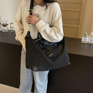 Sac de voyage en toile léger et tendance pour femme, grande capacité 20-35L, avec séparation sec/humide, idéal pour les déplacements en extérieur et les voyages - Product Image 4