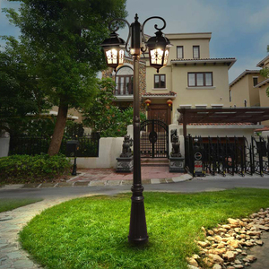 Lampadaire de jardin à double tête en laiton, LED lumière blanc chaud, extérieur IP66, abat-jour en verre, 3500K, AC 220V, détecteur de mouvement, alimenté par énergie solaire - Product Image 4