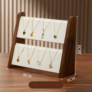 Espositore di collana con ciondolo in legno noce di lusso con supporto in pelle sintetica gioielli vetrina da tavolo Packaging - Product Image 6