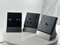 Enchufe Universal de Diseño Nuevo Estándar del Reino Unido con Panel de Madera Negra, Interruptor de Pared con USB A+C y Enchufe para Hogar y Hotel