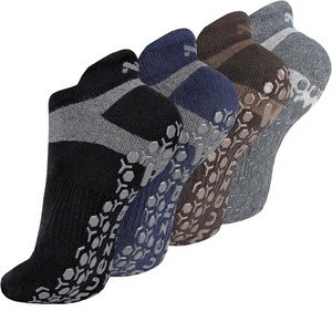 Calcetines Deportivos Personalizados con Puntos de Silicona, Calcetines de Yoga Antideslizantes para Hombre, Calcetines de Pilates, Barre, Bikram y Fitness - Product Image 1