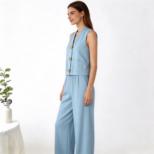 Ensemble haut tricoté sans manches à col en V, couleur unie, anti-plis, avec grands boutons et pantalon large pour femme - Product Image 3