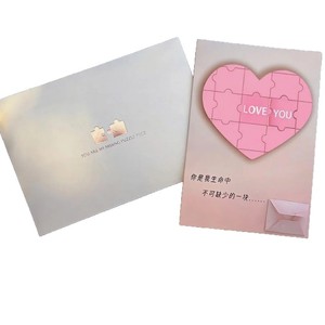 Un Puzzle A forma di cuore più venduto che registra un biglietto di auguri per confessare l'amore, con personaggi nascosti luminosi sotto di esso - Product Image 2