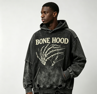 Hoodie Oversize Kornit DTG, imprimé vintage avec motif main squelette et lettres audacieuses, à plusieurs déchirures, bords bruts et coupe délavée