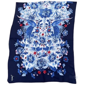 Châle personnalisé imprimé bleu et blanc fleurs Design imprimé doux <span class=keywords><strong>soie</strong></span> Tencel mélange tissu longue écharpe étole châle pour les femmes - Product Image 4