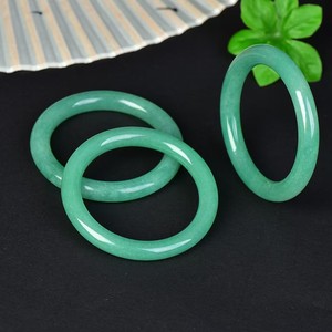 กำไลข้อมืออะเวนเจอรีนทรงกลม สีเขียวผักโขม หยกไหมทอง กำไลสีเขียวมรกต ผู้จำหน่ายไลฟ์สด ขายส่ง ปริมาณมาก - Product Image 1