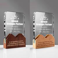 Trophée en bois massif personnalisé pour réunion annuelle de l'équipe créative Prix en bois pour la production d'articles commémoratifs