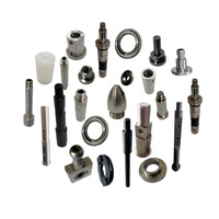 Le fabricant propose des composants de quincaillerie en aluminium sur mesure, usinés par CNC, de précision, non standard, avec finition sablée, nickelée et chromée.