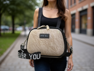 Borsa a Tracolla da Donna in Tela Morbida con Logo, Utilizzabile in Tutte le Stagioni - Product Image 2