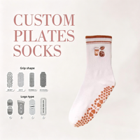 Chaussettes de Pilates antidérapantes POPSOX personnalisées avec logo pour femmes, chaussettes de yoga avec broderie rayée café, chaussettes professionnelles antidérapantes