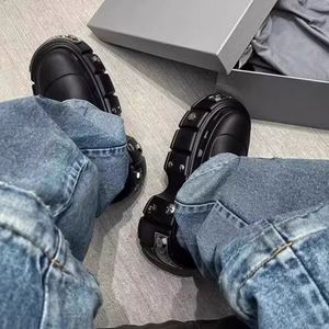 Punk EVA de Punta cerrada de alta calidad para mujer para zapatillas con parte inferior elevada Remache de metal Diseño de Punta abierta Sandalias de moda Tacones - Product Image 2