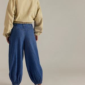 Jeans de mezclilla de cintura alta, corte recto, transpirables, casuales, de lavado claro, con estampado de dibujos animados bordado y diseño de burbuja. - Product Image 2