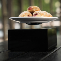 Plato de Postre Levitante Inalámbrico Negro de 6 Pulgadas, Base de Plástico ABS, Melamina de Grado Alimenticio