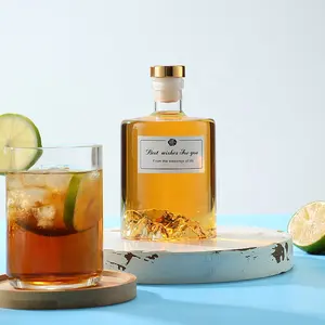 Spiritueux uniques créatifs logo personnalisé bouteille en verre pour brandy vodka gin bouteilles de whisky transparentes de haute qualité
