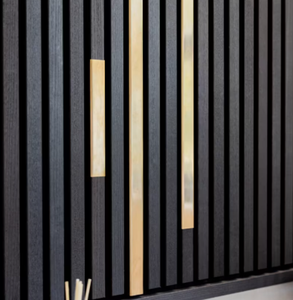 Panneaux en lattes de bois avec accents métalliques (or/laiton) - Product Image 2