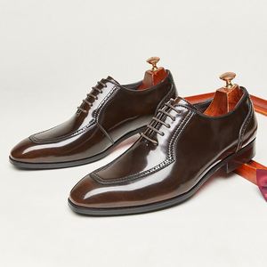 Zapatos de Vestir de Cuero Charol Estilo Británico para Hombre - Zapatos Oxford Retro con Punta Tallada, Ligeros, Transpirables y Antideslizantes - Product Image 3