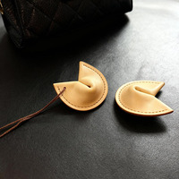 Desain Fashion Korea Liontin Kulit Bentuk Pangsit Aksesori Kreatif Estetika Tinggi Semi-Handmade Penjualan Langsung Produsen