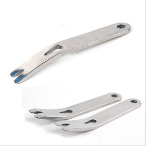 Outil de poche tactique léger et durable pour l'extérieur, mini-outil en acier inoxydable, grattoir en forme de manivelle, porte-clés pour la chasse - Product Image 1