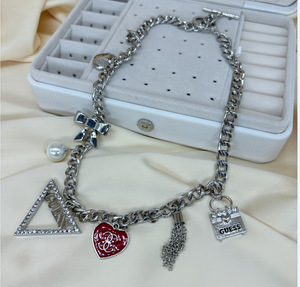 Collar de Moda con Cristales y Baño de Oro de 18K, Diseño de Marca Famosa <span class=keywords><strong>Guess</strong></span>, para Mujer - Product Image 4