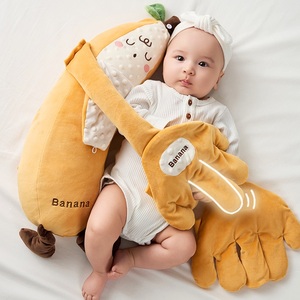 Almohada de Peluche Personalizada de Fábrica de 55 cm <span class=keywords><strong>para</strong></span> Ayudar a <span class=keywords><strong>Dormir</strong></span> al Bebé, con Diseño de Plátano de Dibujos Animados, Control Remoto, Palmaditas Relajantes - Product Image 1