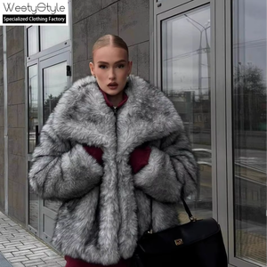 Parka da Donna in Ecopelliccia di Volpe Intrecciata di Media Lunghezza - Stile Hip Hop di Alta Gamma con Scollo a V per l'Inverno Europeo e Americano - Product Image 1