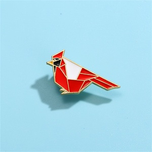 OEM tùy chỉnh kim loại men chim huy hiệu ve áo <span class=keywords><strong>Pin</strong></span> Quà Tặng cá nhân tùy chỉnh pins - Product Image 1