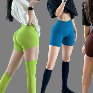 Shorts de yoga sans couture taille haute personnalisés avec logo pour femmes, effet push-up, style cycliste, pour la gym et le fitness, service OEM - Product Image 4