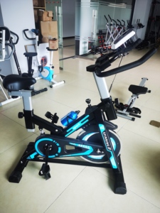 XOYOOU Vélo <span class=keywords><strong>de</strong></span> spinning <span class=keywords><strong>de</strong></span> haute qualité pour adultes, équipement <span class=keywords><strong>de</strong></span> fitness et <span class=keywords><strong>de</strong></span> <span class=keywords><strong>sport</strong></span>, vente en gros - Product Image 6