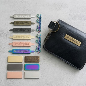 Bolsas de <span class=keywords><strong>Ropa</strong></span> de Lujo con Logotipo Personalizado, Etiquetas Metálicas para Prendas, Placas de Identificación y Herrajes Decorativos - Product Image 1