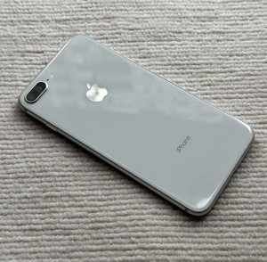 <span class=keywords><strong>iPhone</strong></span> 8 Plus d'occasion, entièrement fonctionnel, sans dommages liés à l'eau, 64 Go, 256 Go, version mondiale, commande en gros - Product Image 3