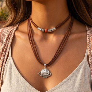 Collar de cuero bohemio para mujer con colgante de planeta y cuentas de piedra natural, joyería informal para el día a día - Product Image 1