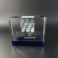 Plaque en cristal horizontale Neelpure, motif élancé gravé au laser 3D avec base bleu foncé, récompense